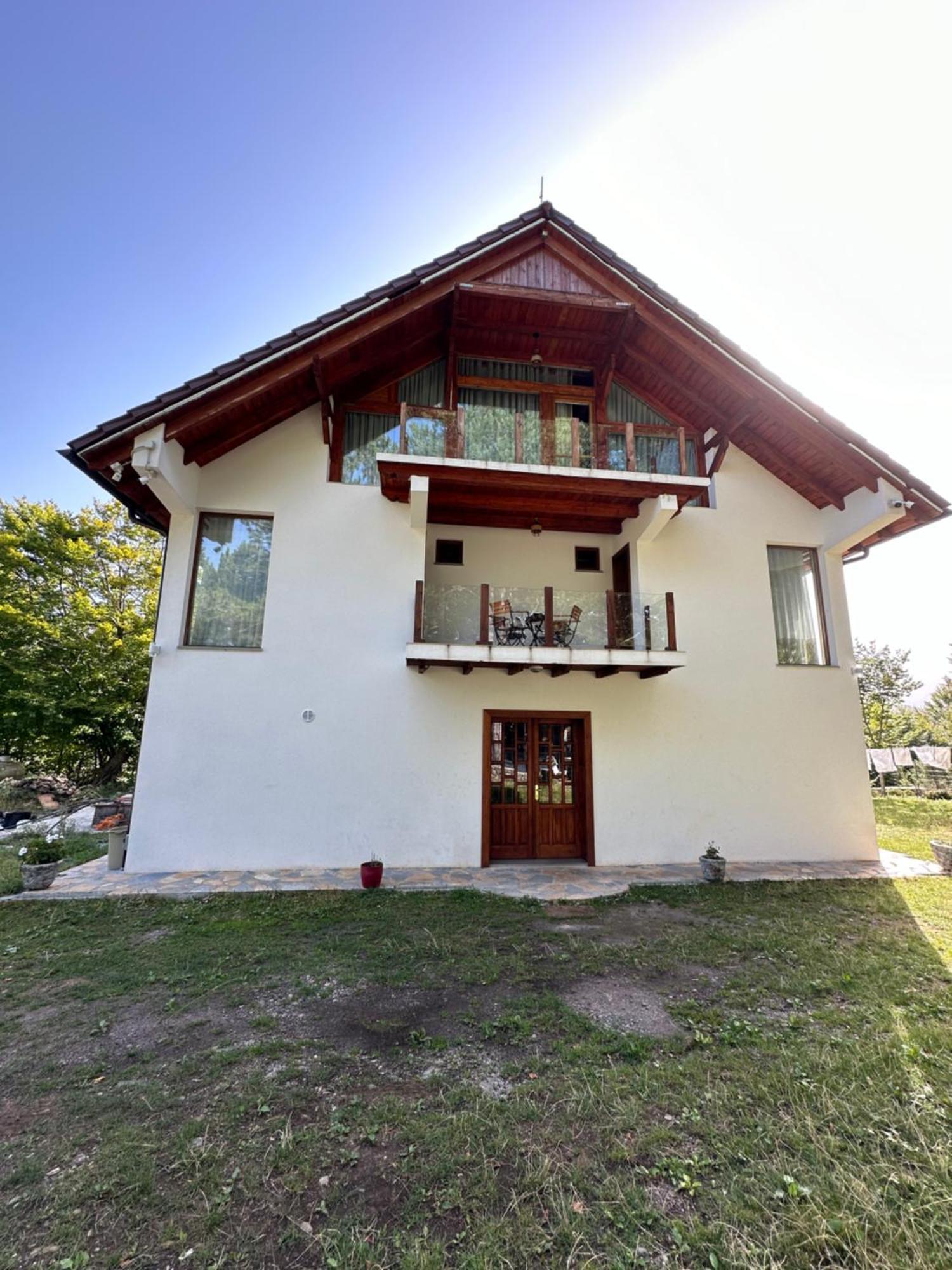 Vila Pepaj Razem Luaran gambar