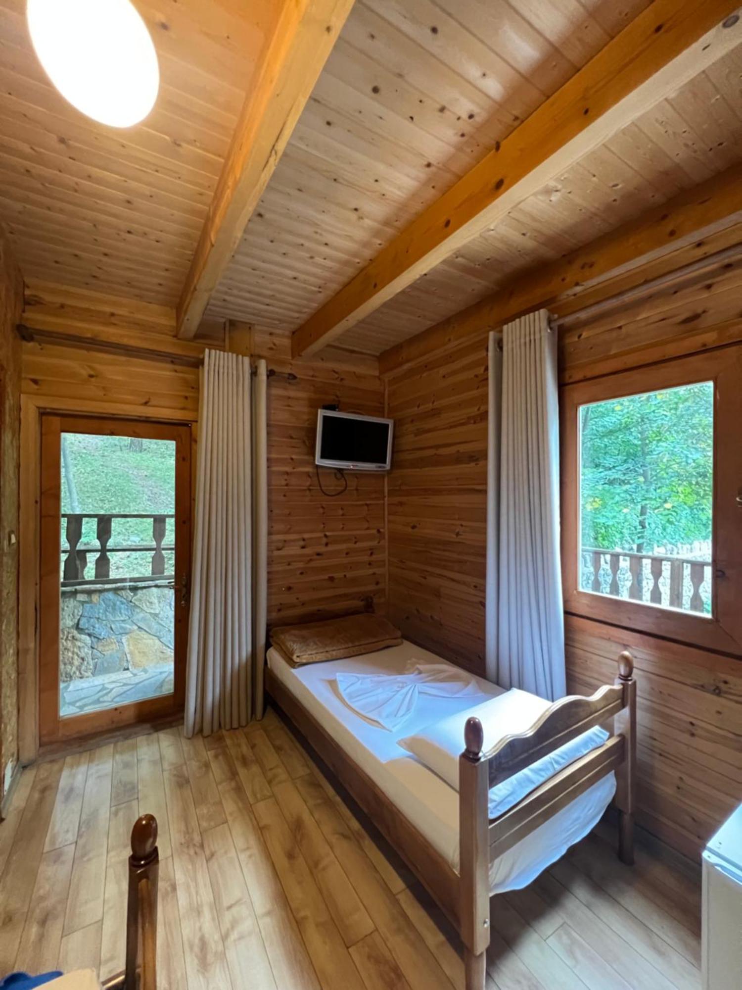 Vila Pepaj Razem Luaran gambar
