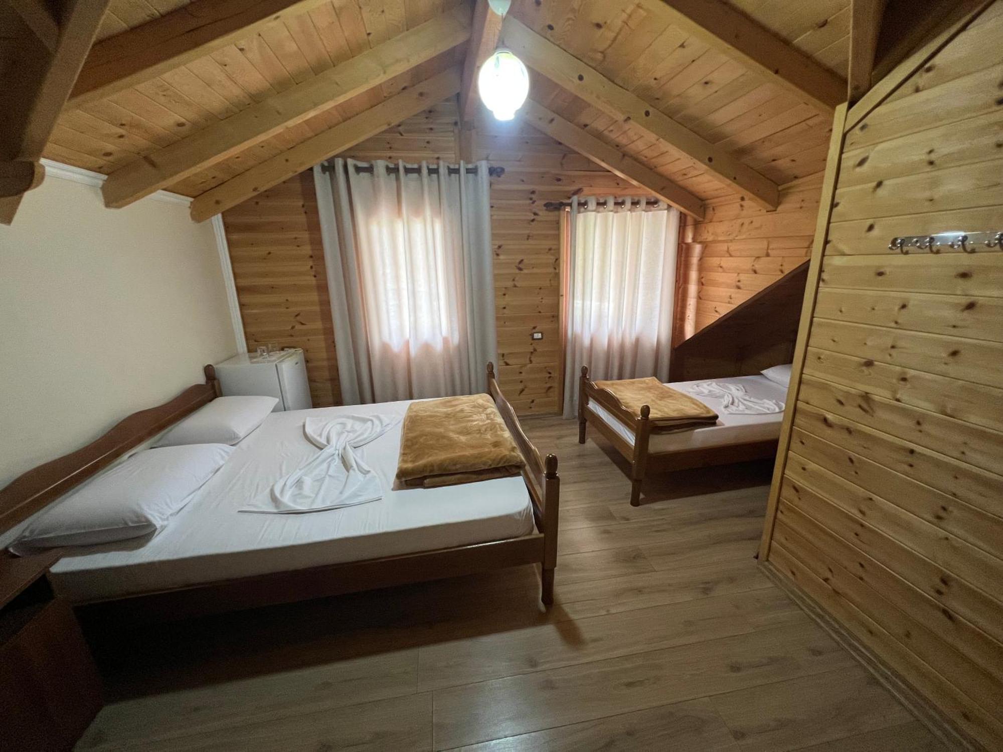 Vila Pepaj Razem Luaran gambar
