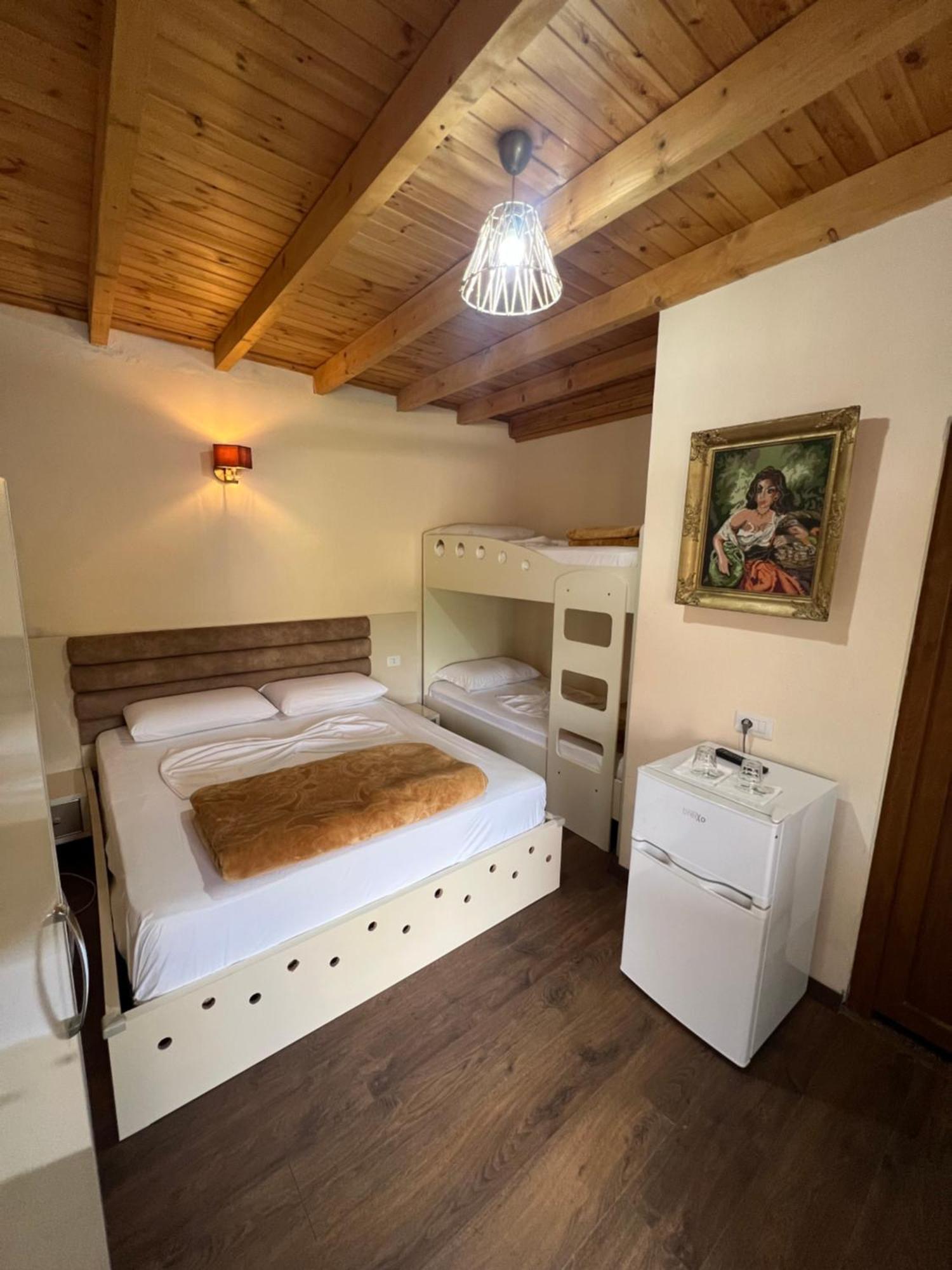 Vila Pepaj Razem Luaran gambar