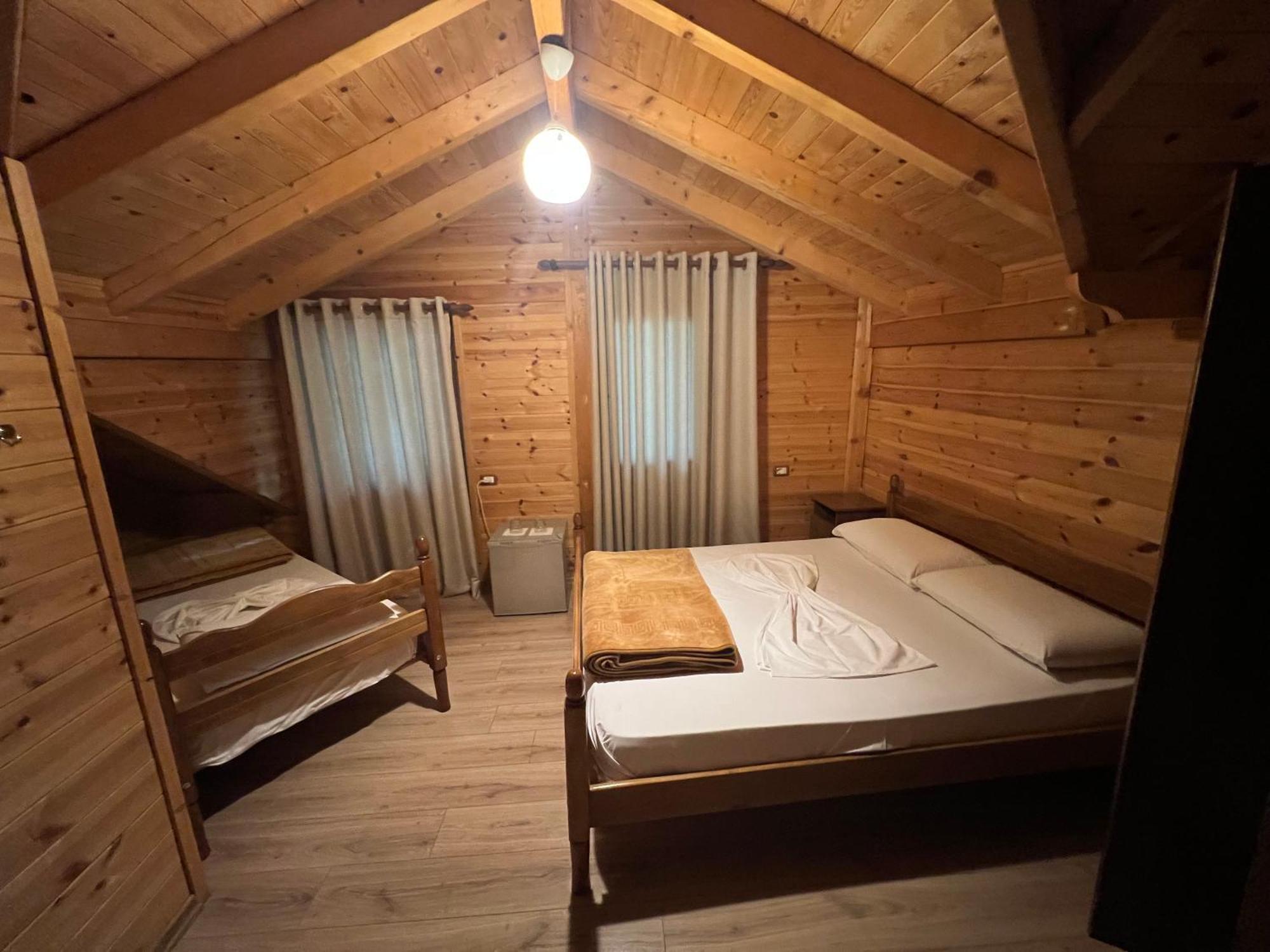 Vila Pepaj Razem Luaran gambar