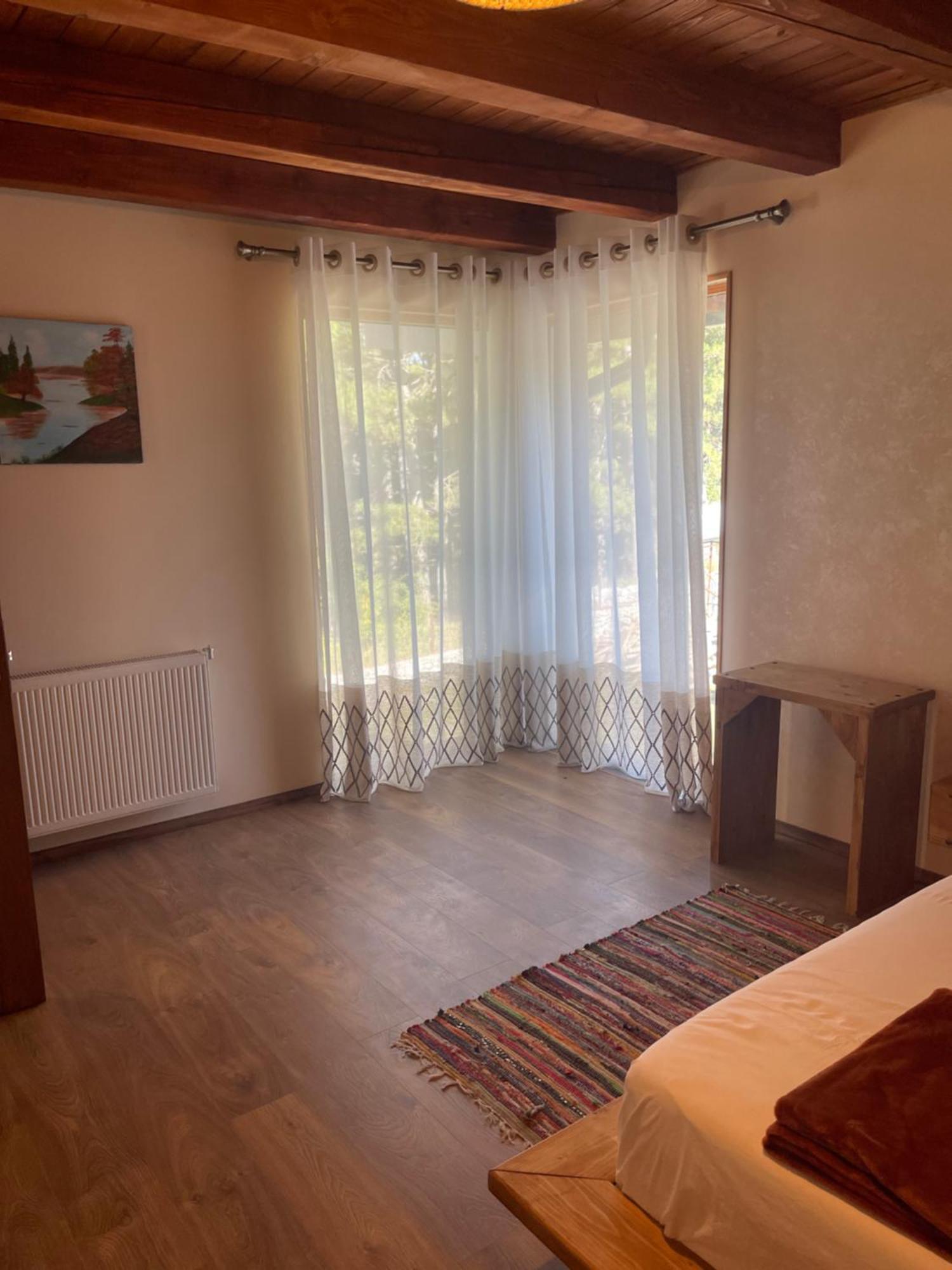 Vila Pepaj Razem Luaran gambar