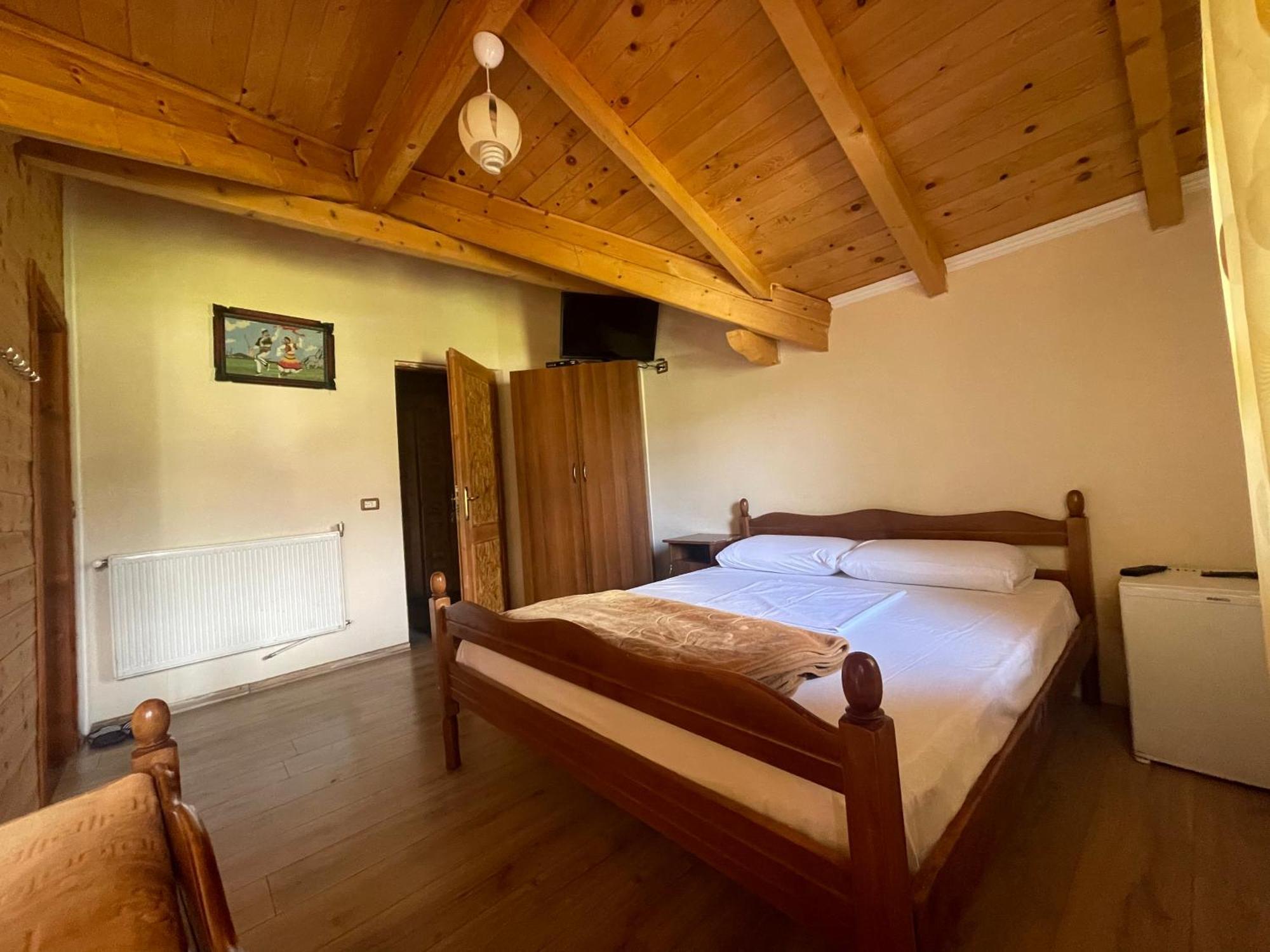 Vila Pepaj Razem Luaran gambar